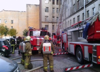 В ночь на 1 августа из горящего дома эвакуировали 35 человек
