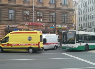 В Санкт-Петербурге пенсионерка пострадала во время резкого торможения автобуса