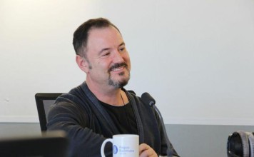 Максим Леонидов интервью: Мне уже неинтересно петь Элвиса Пресли Максим Леонидов интервью: Мне уже неинтересно петь Элвиса Пресли